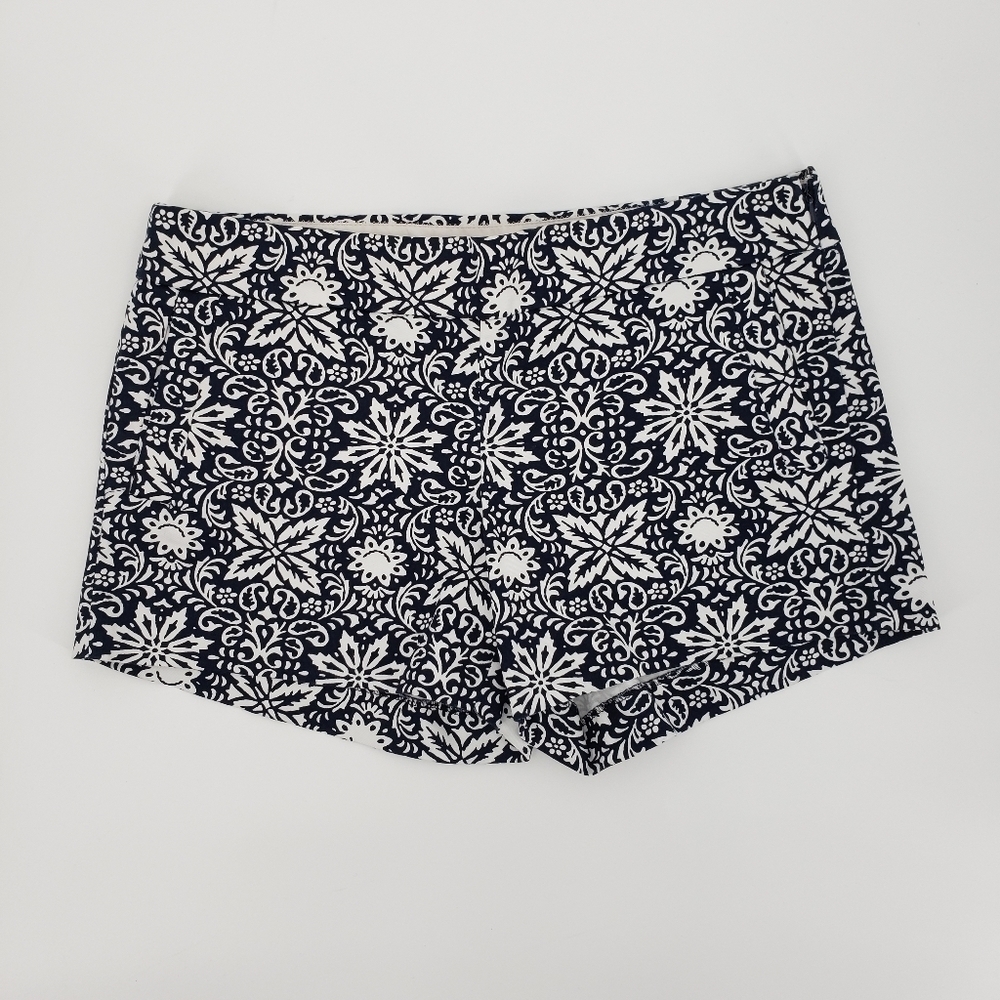 𝅺j. Crew Factory Black and White Floral Printed Shorts